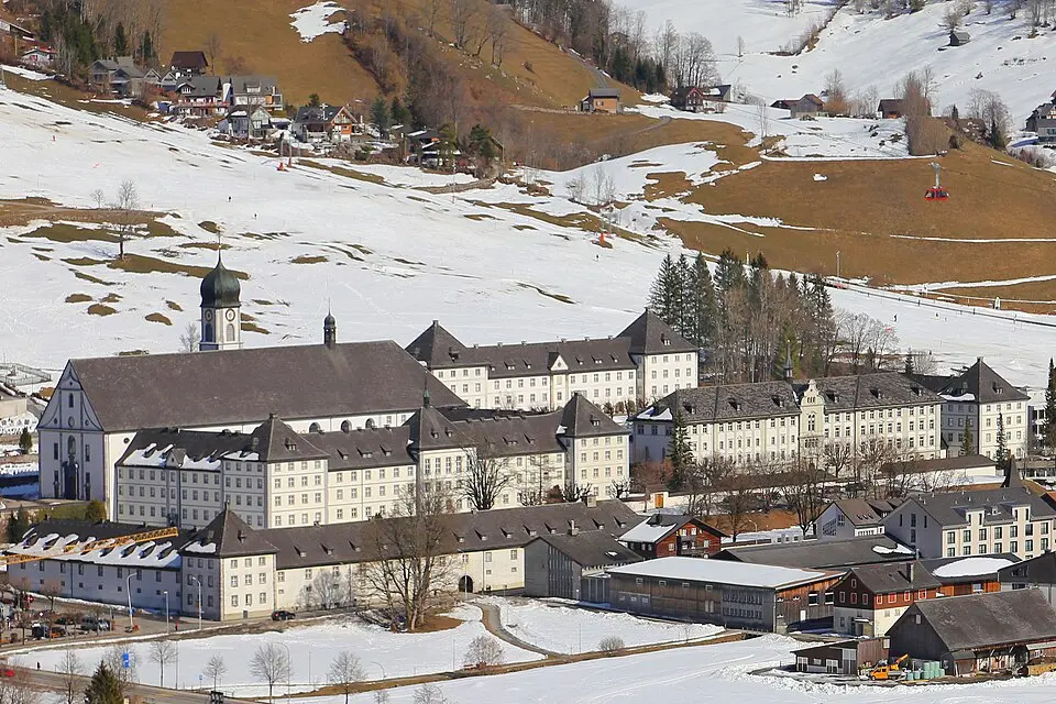 Benediktinerkloster mit Klosterkirche und Konventsbauten