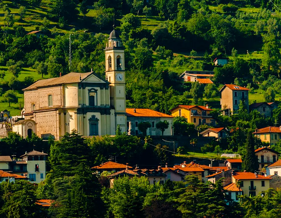 Image: Daniel Case · CC BY-SA 3.0 Giulino
