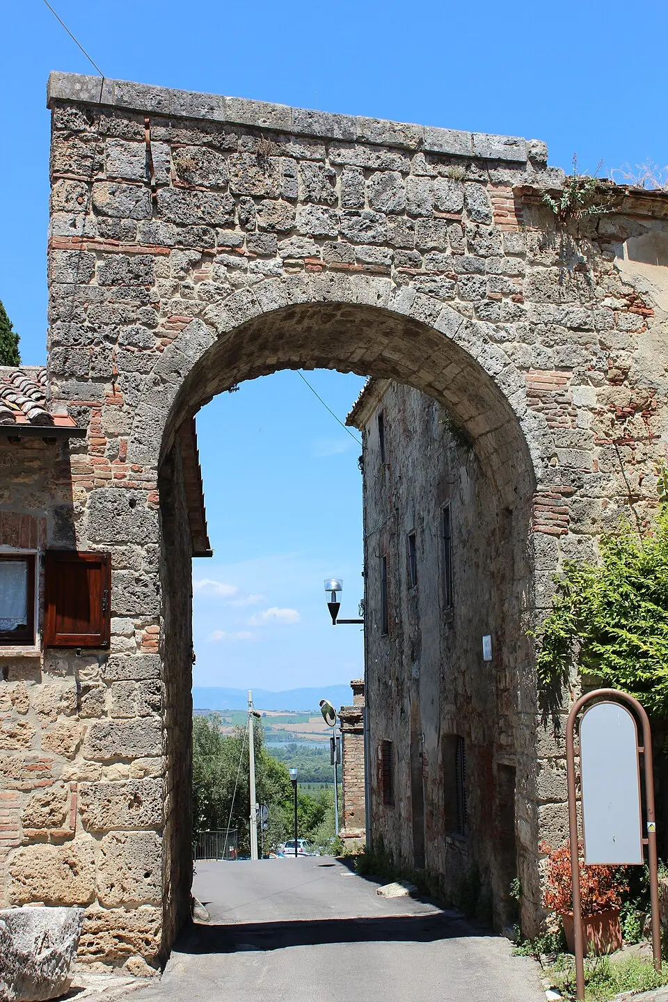 Porta Lavinia