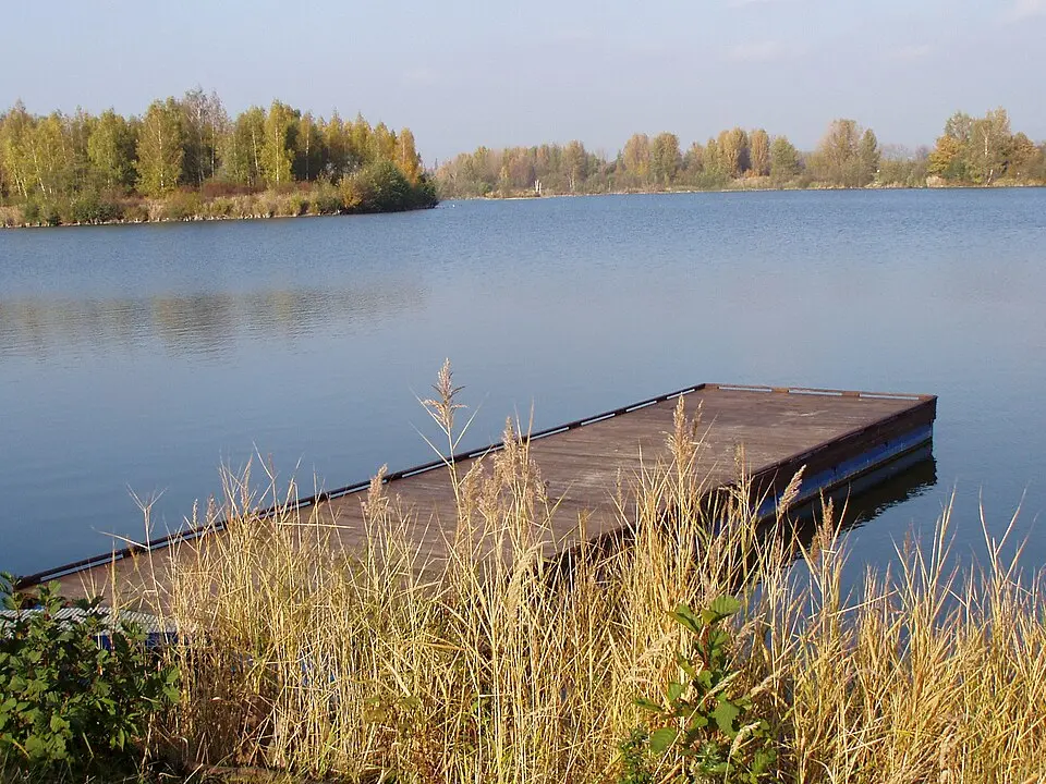 Chomoutovské jezero