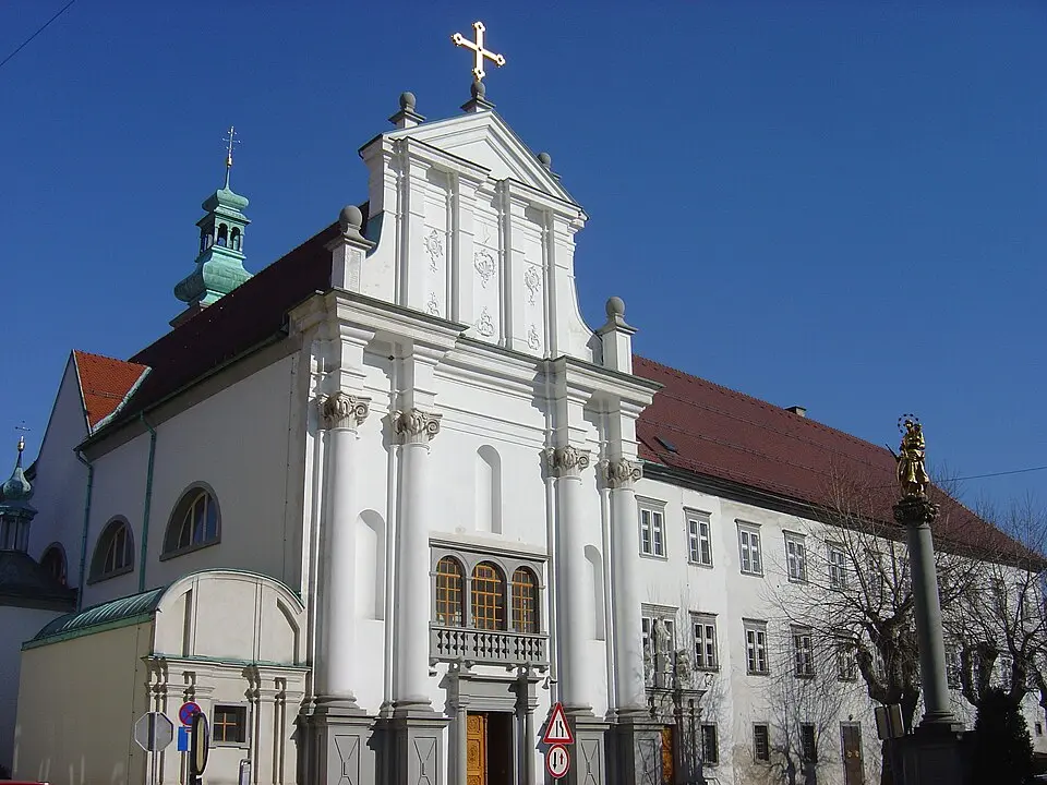 Bild: Husond · CC BY-SA 4.0 Ptuj: Die Grabstele, die im Mittelalter als Pranger missbraucht wurde