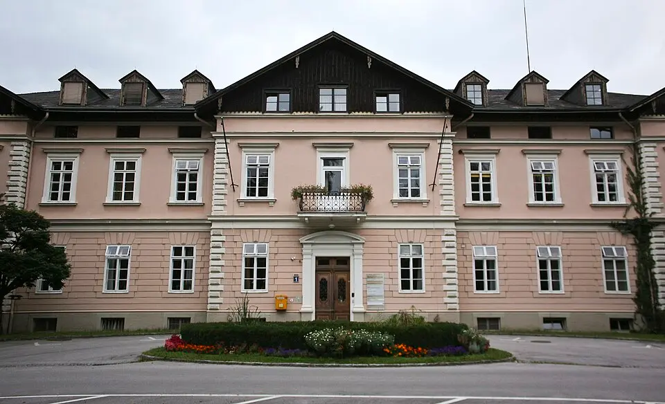 Christian-Doppler-Klinik, Objekt 1, Verwaltung, Ausbildung, Pflegeschule, Hörsäle