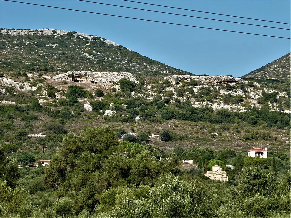 Λαξευτό νεκροταφείο Αγίου Ονουφρίου