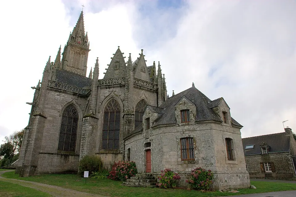 Slika: Sonja Pieper · CC BY-SA 2.0 basilique Notre-Dame-de-Quelven