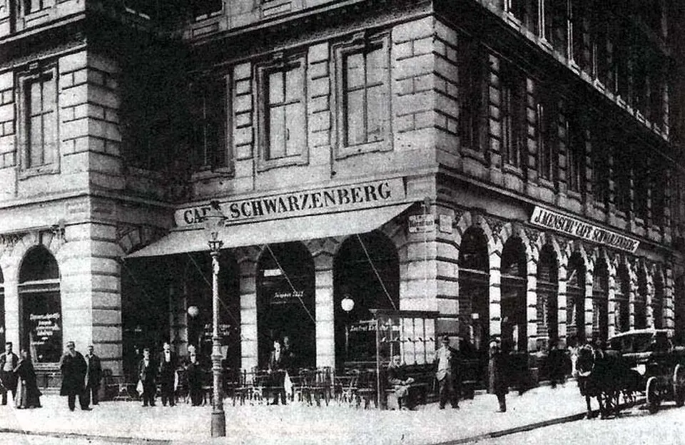 Obrázok: http://www.viennatouristguide.at/Quiz/Gesucht/Cafe01/cafe01.htm#Frage10 · Public domain Café Schwarzenberg