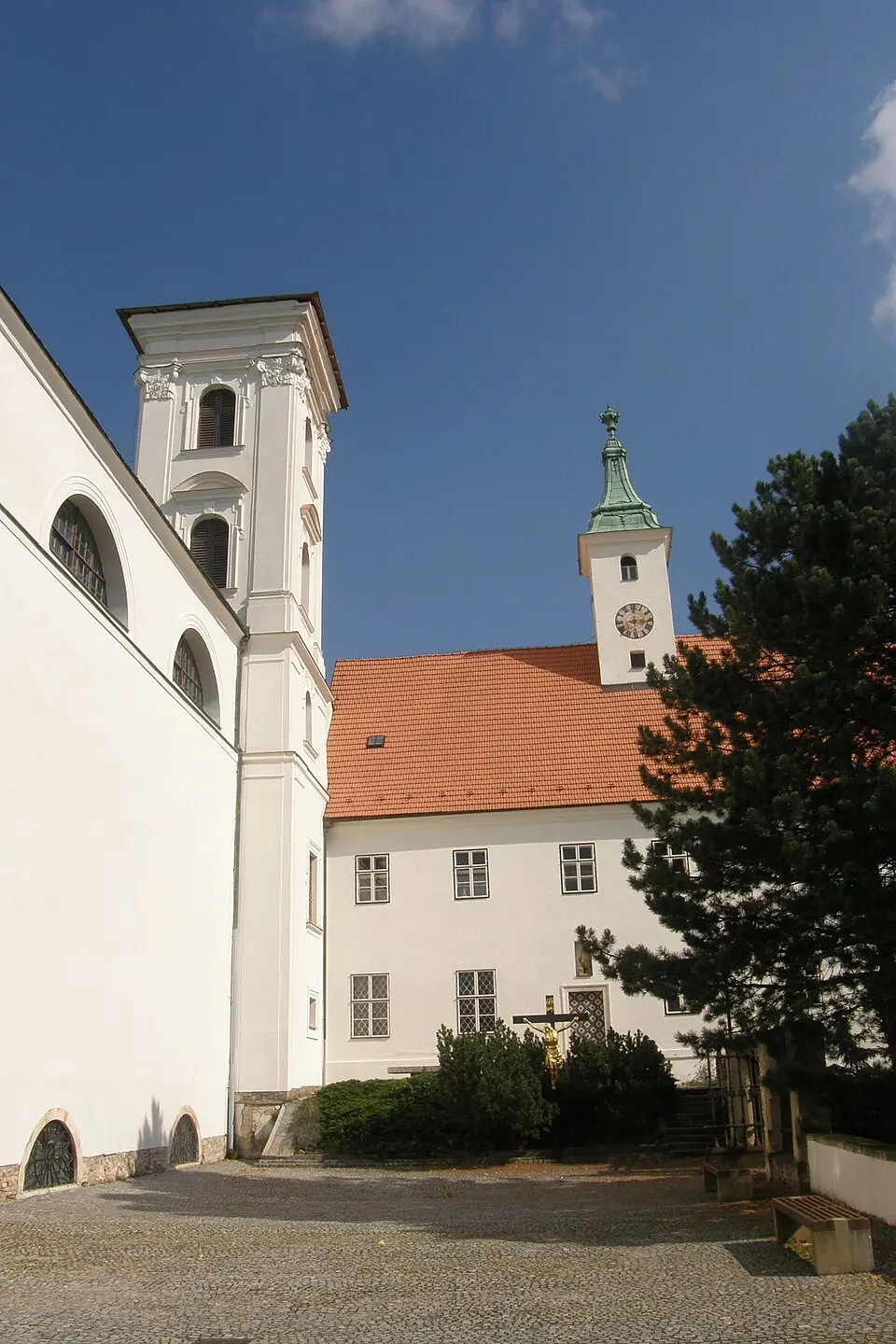Obrázek: Lasy · CC BY-SA 3.0 Klášter paulánů