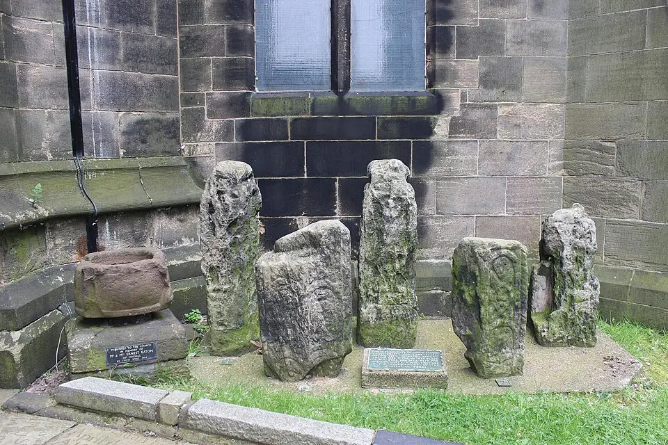 Image: Terry Hughes · CC BY-SA 4.0 Early medieval sculptural fragments in St Mary's churchyard