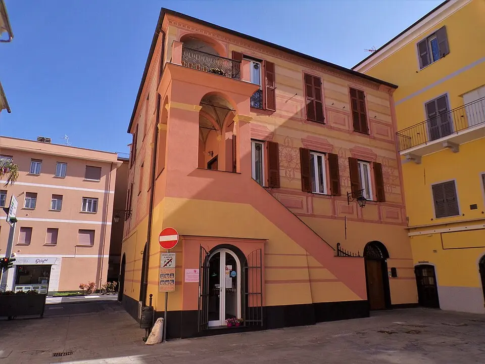 palazzo in Piazza Madonna della Guardia 1