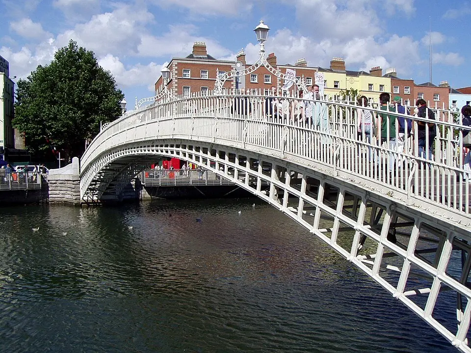 Wikimedia Commons · Public domain Ha'penny Bridge