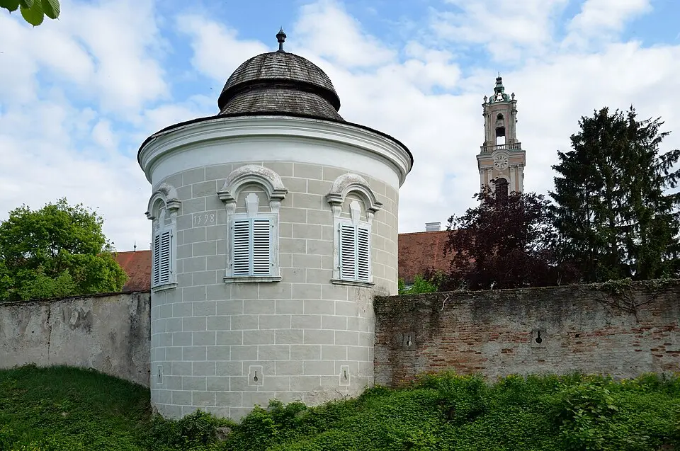 Bild: Herzi Pinki · CC BY-SA 3.0 AT Stadtmauer