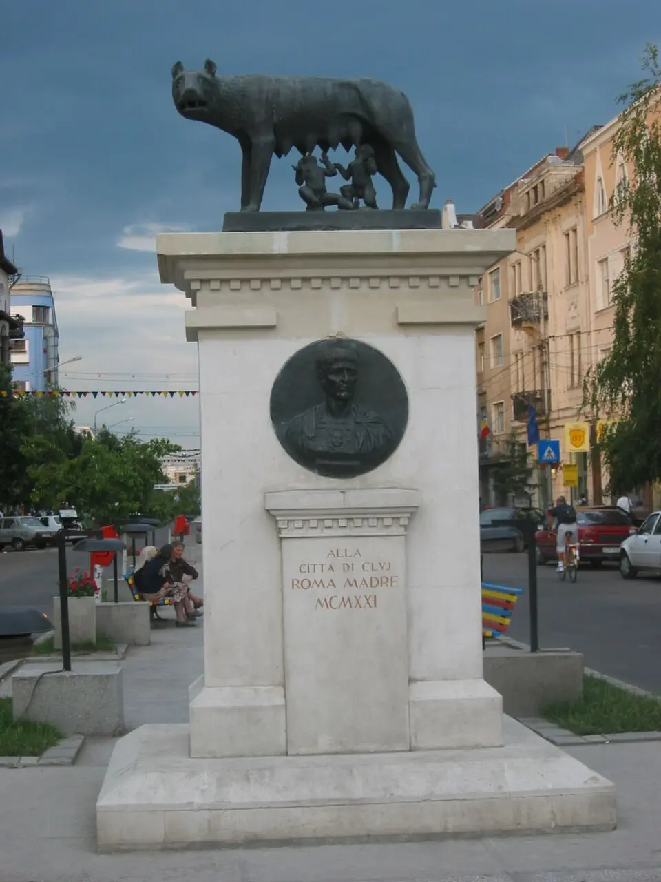 Capitoline Wolf Statue