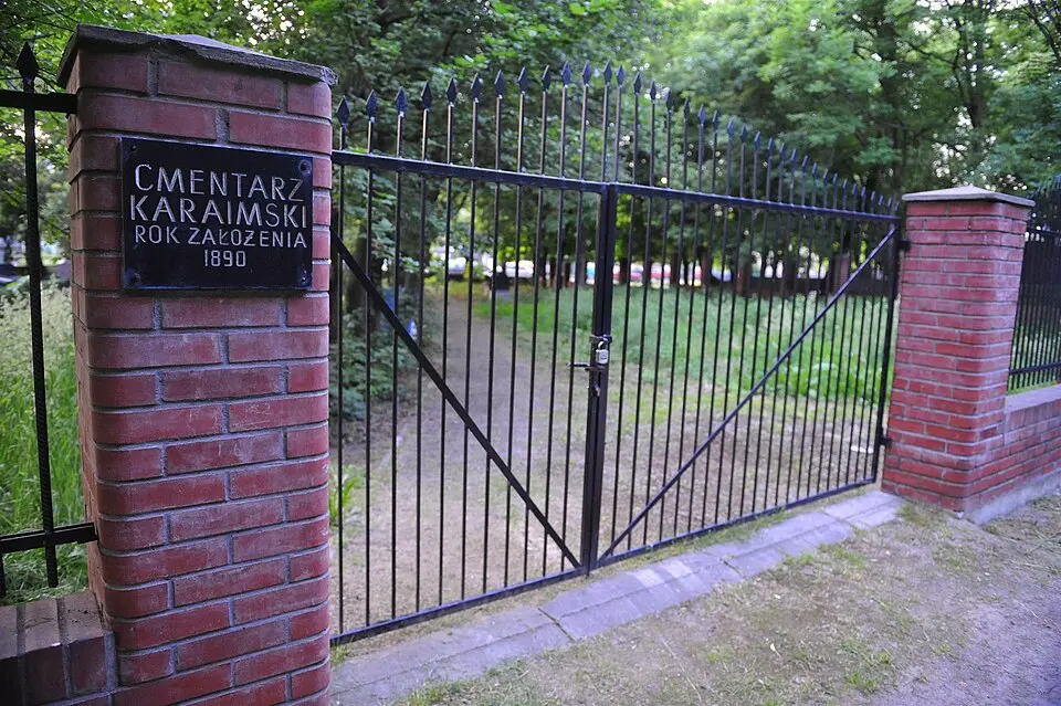 Cmentarz Karaimski w Warszawie