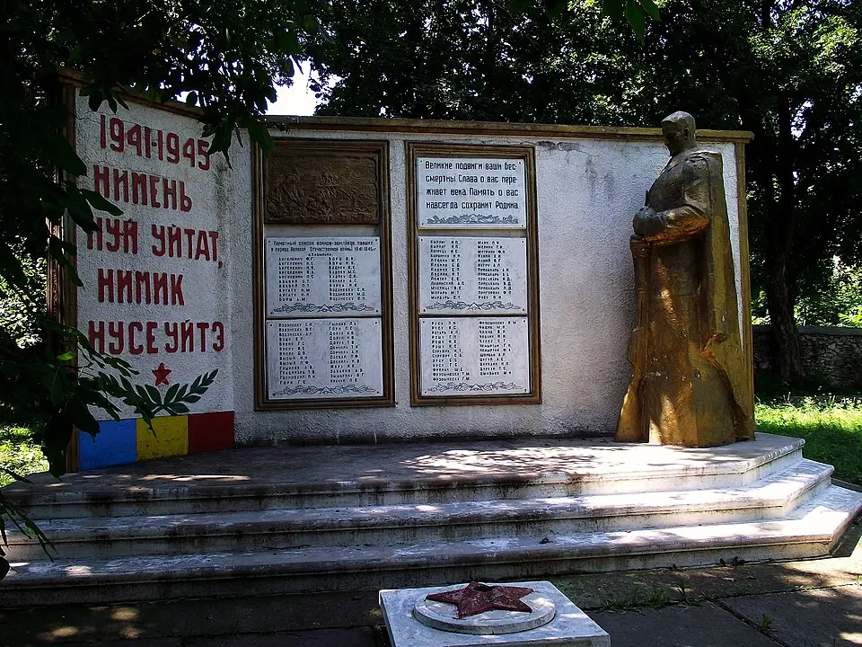 Monument în memoria a 97 consăteni căzuți în război (1941-1945)