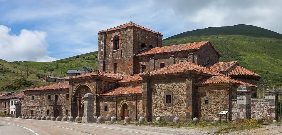 Colegiata de Santa María de Arbas