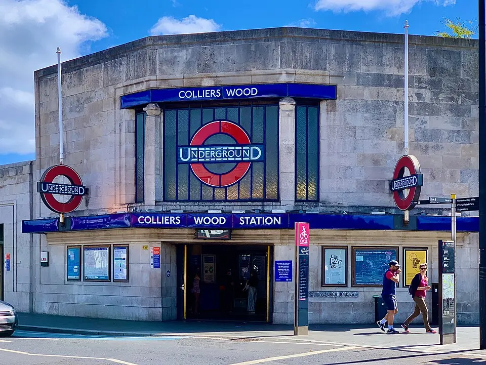 Image: TheFrog001 · CC0 Colliers Wood