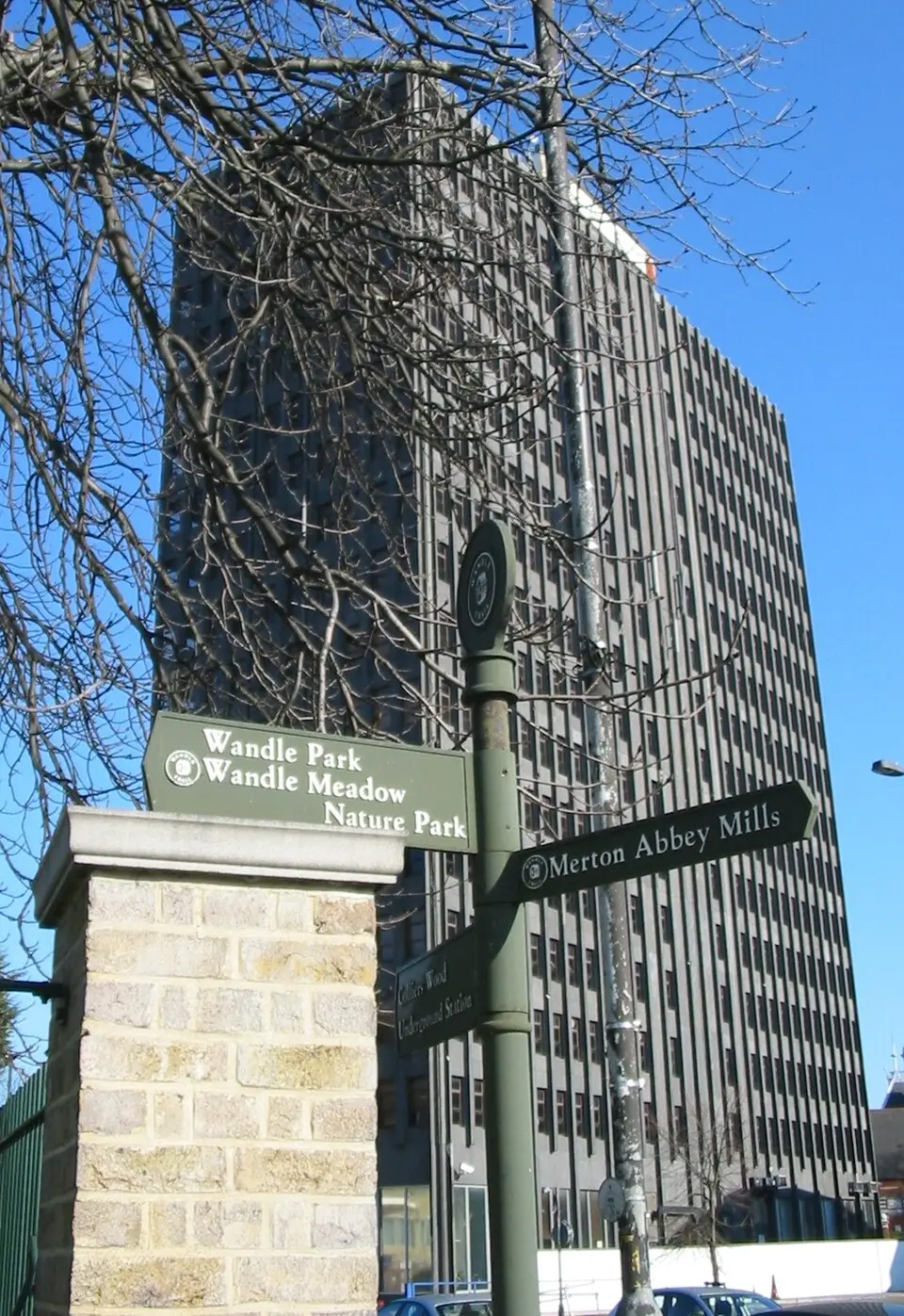 Image: Man vyi · Public domain Colliers Wood