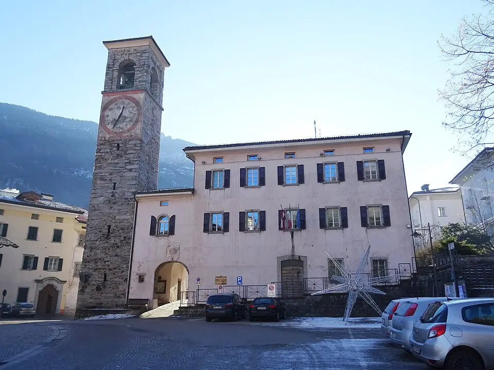 Rathaus von Borgo Chiese