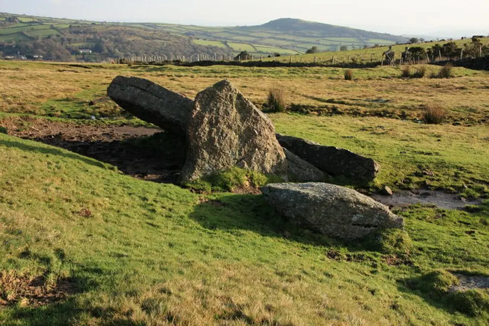 Chambered cairn at Ball Gate, Corringdon Ball