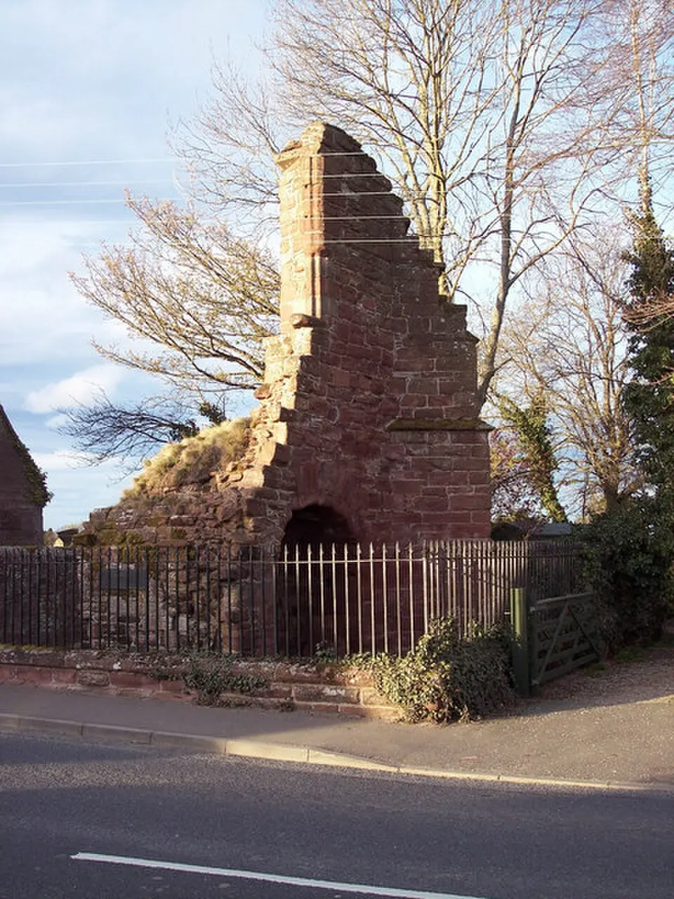 Image: Patricia Steel · CC BY-SA 2.0 Coupar Angus Abbey