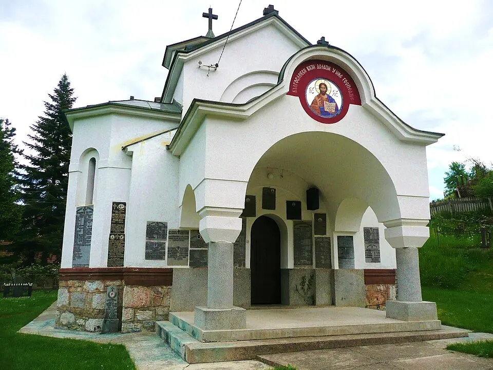 Црква - спомен костурница Успења Пресвете Богородице у Пецкој