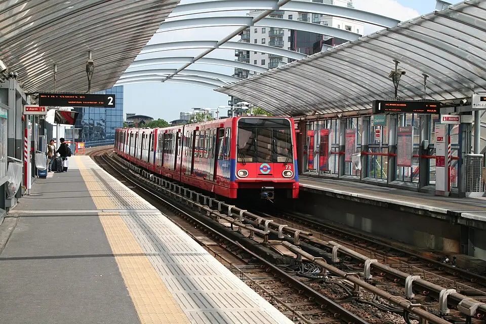 Crossharbour & London Arena (DLR)