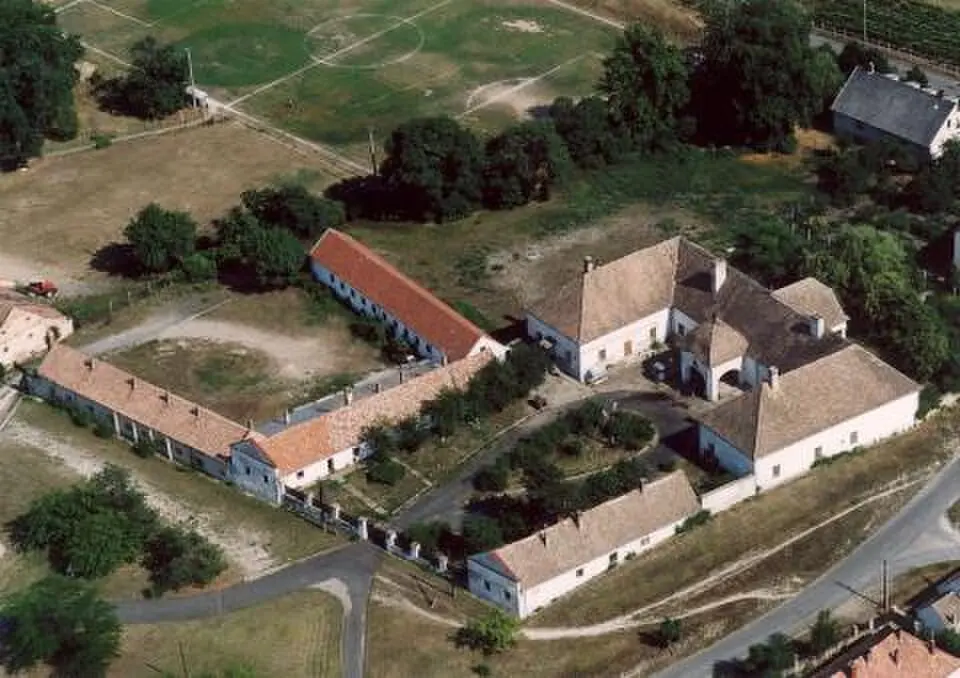 Image: Civertan · CC BY-SA 3.0 Csabrendek