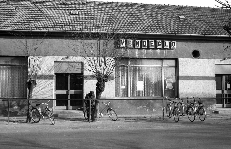 Image: FOTO:Fortepan — ID 75743: Adományozó/Donor: Jankó Attila. archive copy at the Wayback Machine · CC BY-SA 3.0 Csanádapáca