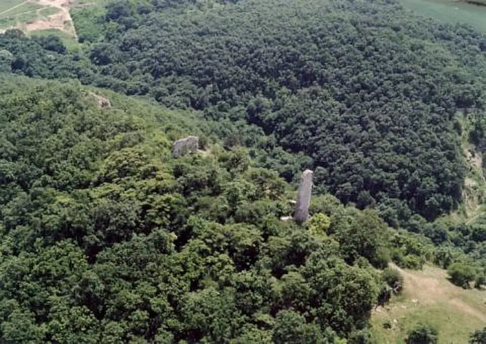 Kép: Civertan · CC BY-SA 3.0 Csővár vára