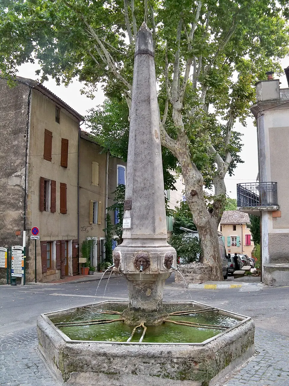fontaine de Cucuron