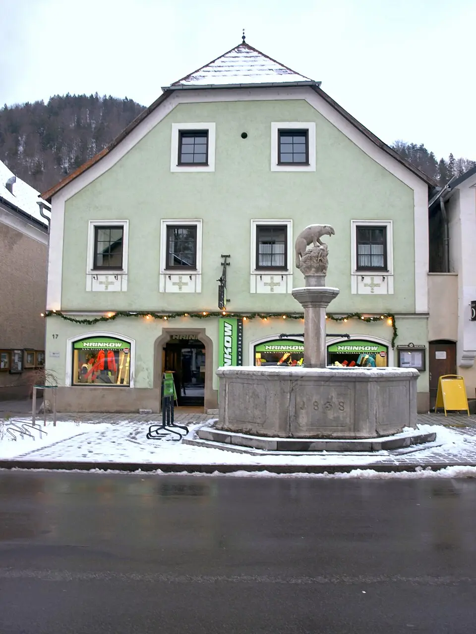 Händlhaus mit Gartenpavillon