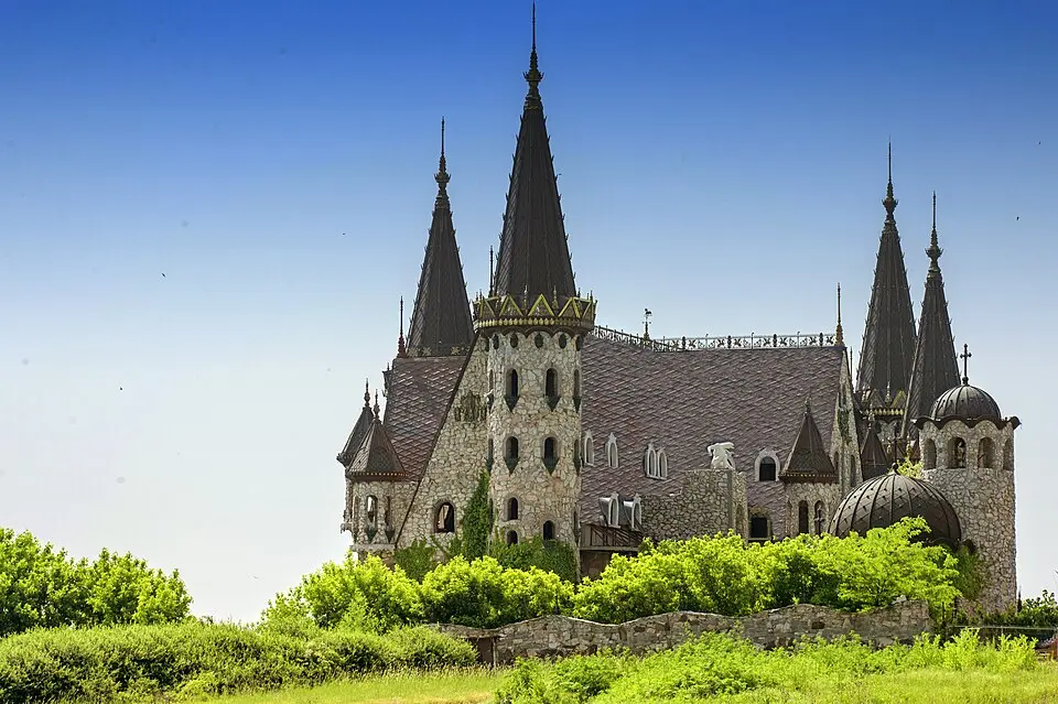 Ravadinovo Castle