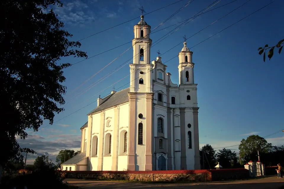 Касьцёл Сьвятога Міхала Арханёла і кляштар піяраў (Лужкі)