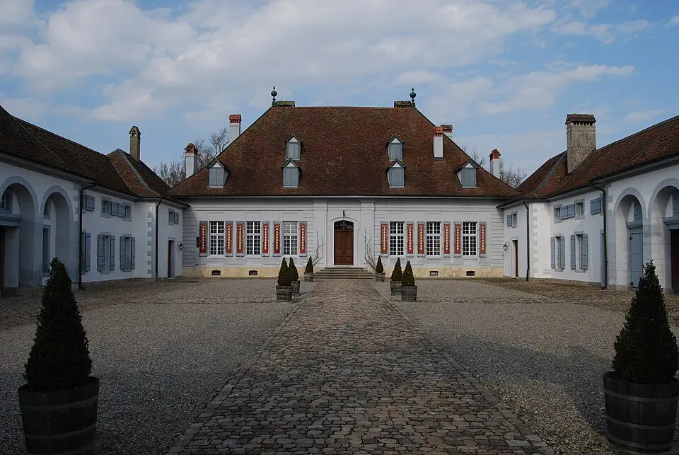 Schloss mit Park und Gartenhaus