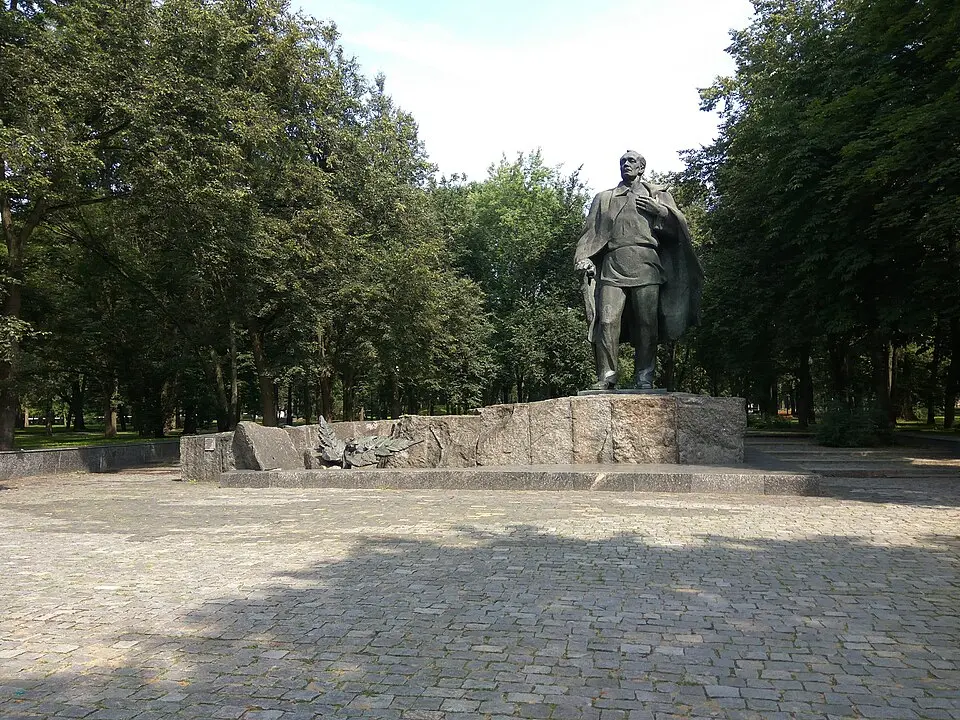 помнік Янку Купалу