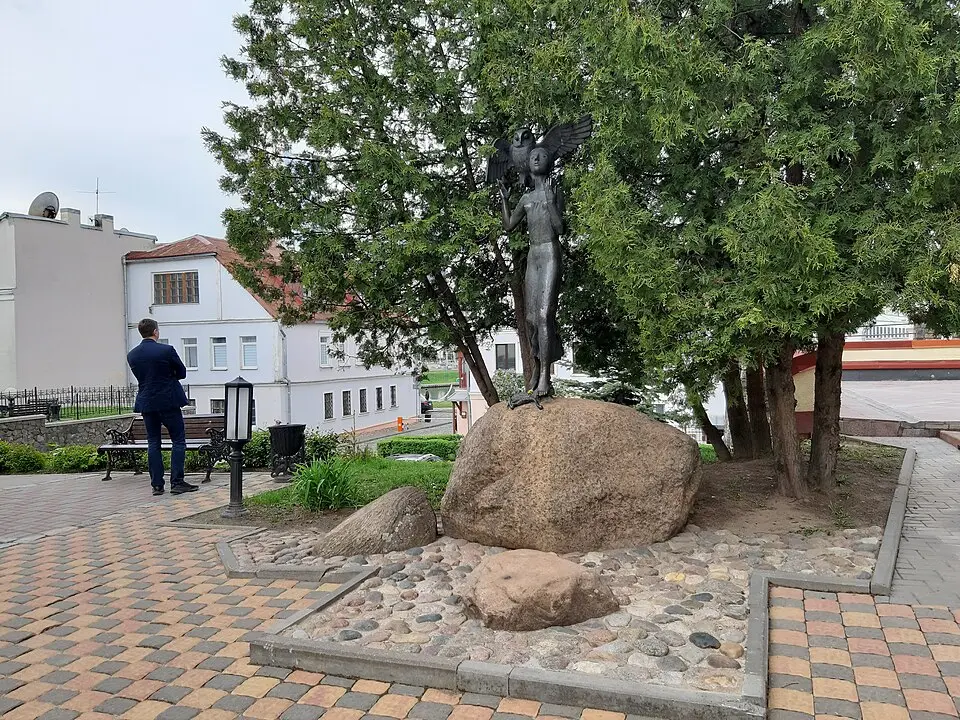 Image: Чаховіч Уладзіслаў · Public domain Дзяўчынка з савой