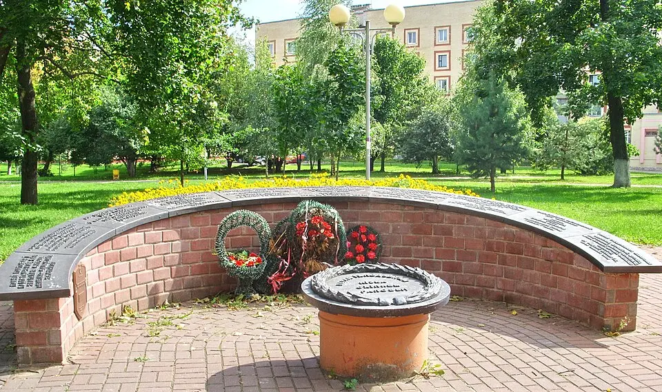 Памятны знак у гонар партызан Баранавіцкага злучэння