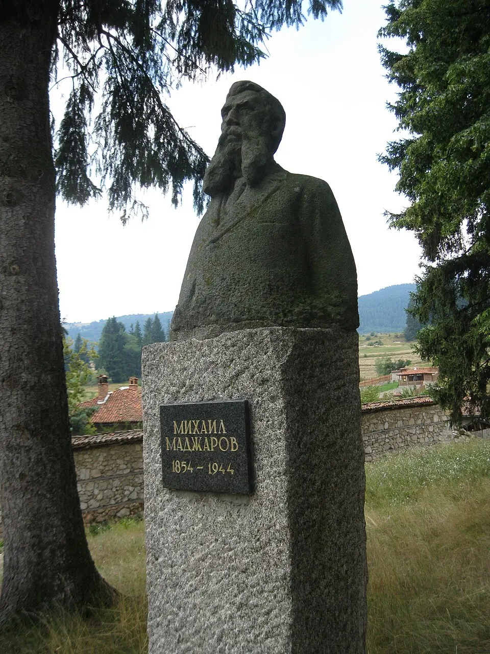 Бюст-паметник на Михаил Маджаров
