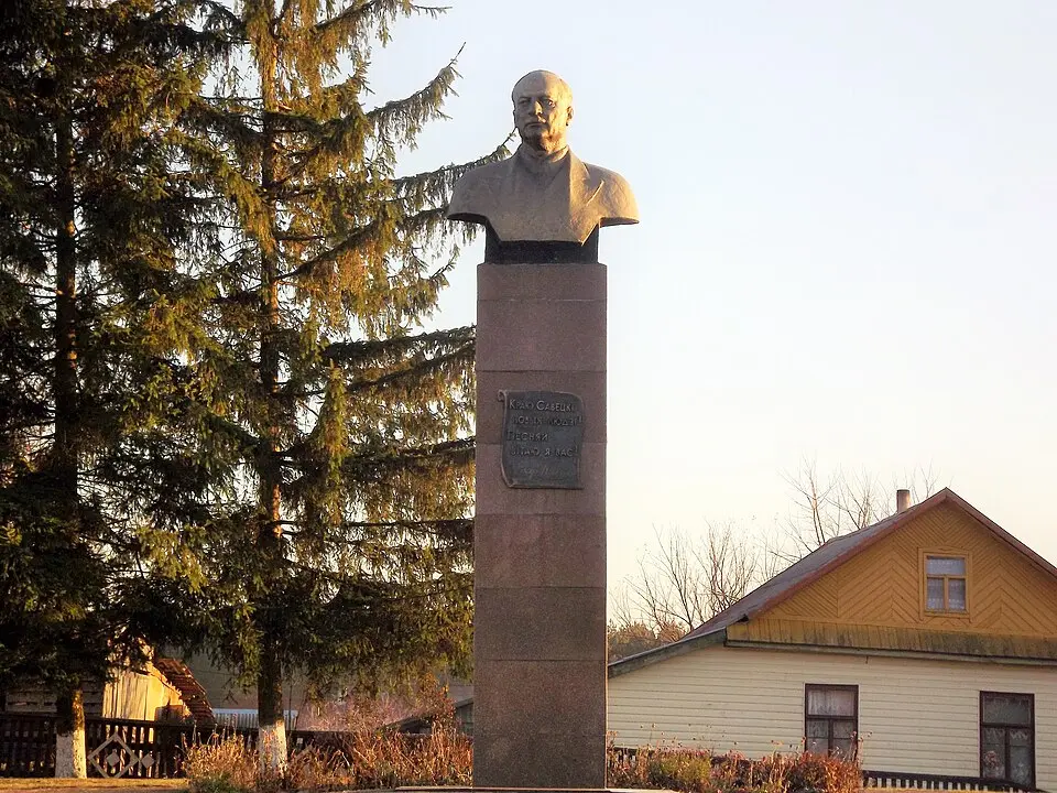 Помнік Якубу Коласу
