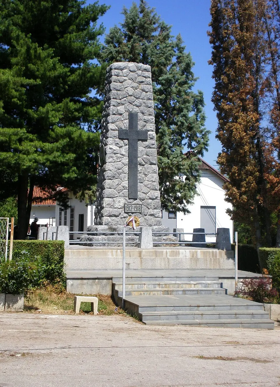 Спомен костурница погинулим ратницима 1912-1918. године на гробљу у Чачку