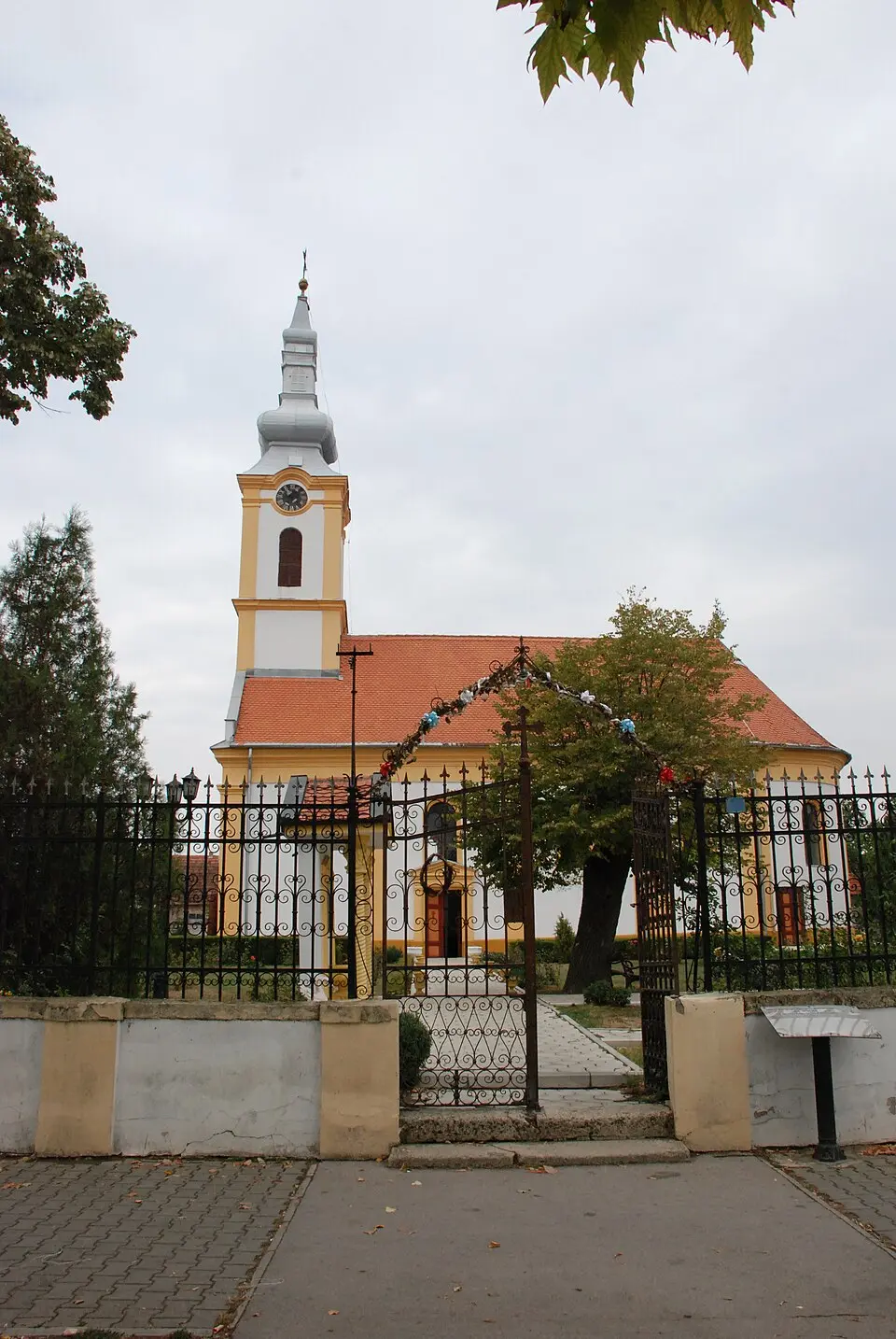 Српска православна црква Ваведења у Бешкој