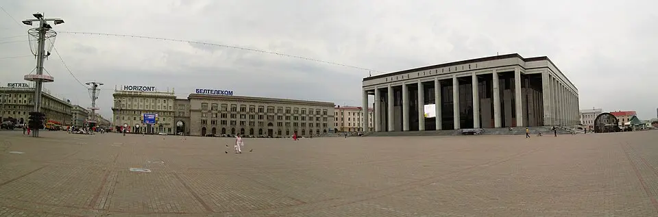 Кастрычніцкая плошча