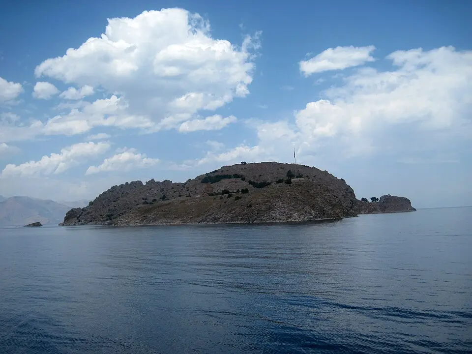 Adır Adası