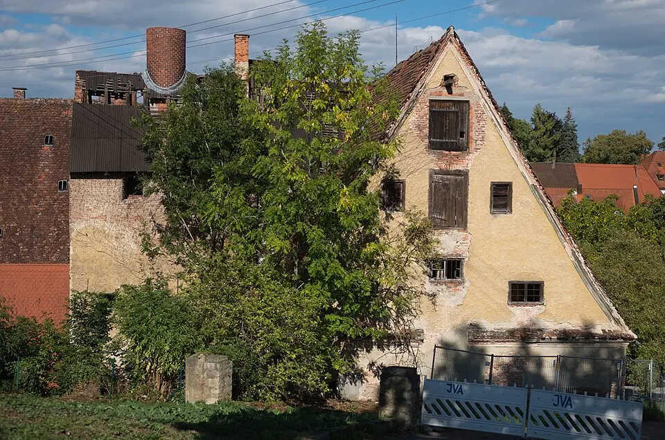 Bild: Rikiwiki2 · CC BY-SA 4.0 Ehemals Kanzlei und Klosterbrauerei, jetzt Gasthaus