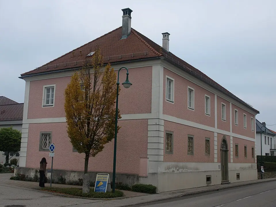 Slika: Grubernst · CC0 Kindergarten, ehem. Armenhaus