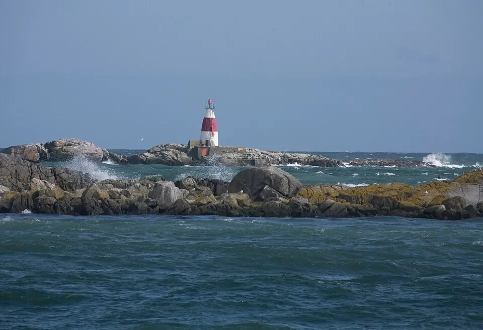 Bild: William Murphy from Dublin, Ireland · CC BY-SA 2.0 Muglins Lighthouse