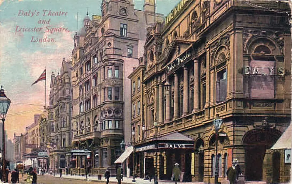 Obrázok: http://www.andreas-praefcke.de/carthalia/uk/uk_london_dalys.htm · Public domain Daly's Theatre
