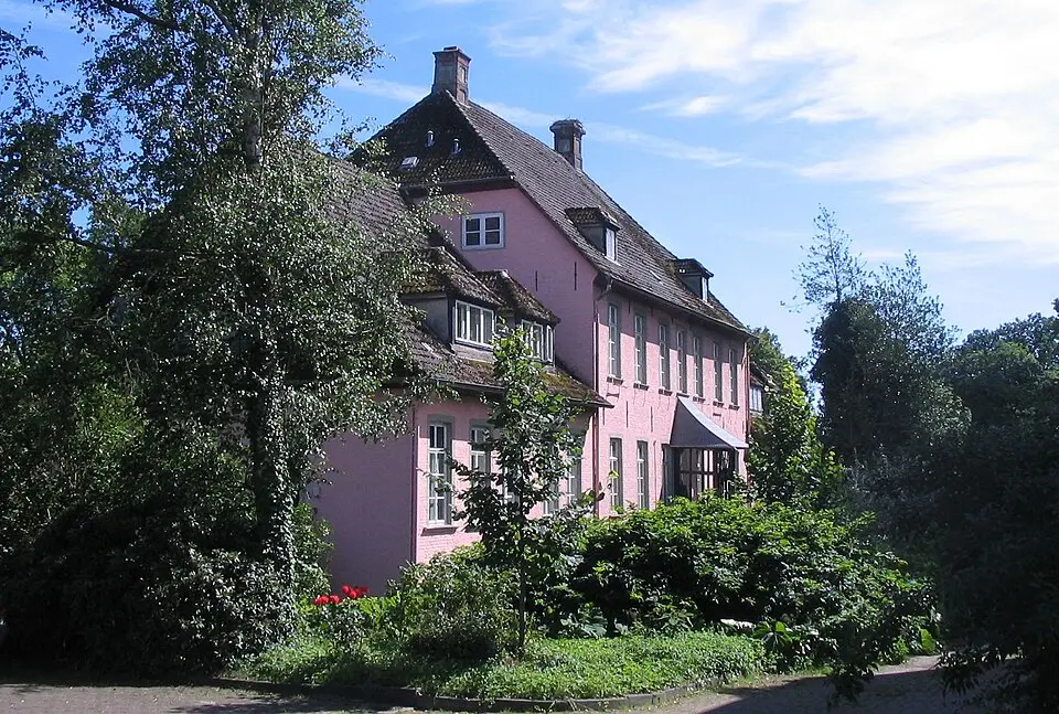 Bild: Kürschner (talk) 17:04, 24 July 2012 (UTC) · Public domain Dammgut Ritterhude
