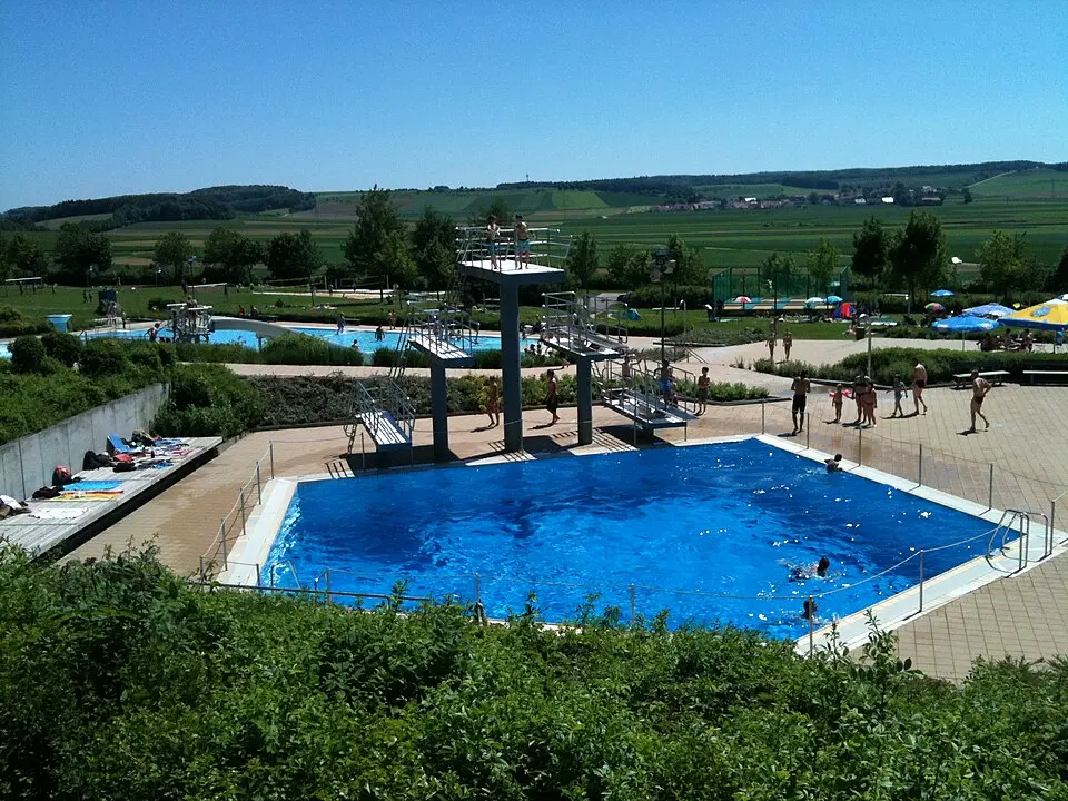 Slika: Tobi Merk · CC BY 3.0 Freibad Marienhöhe