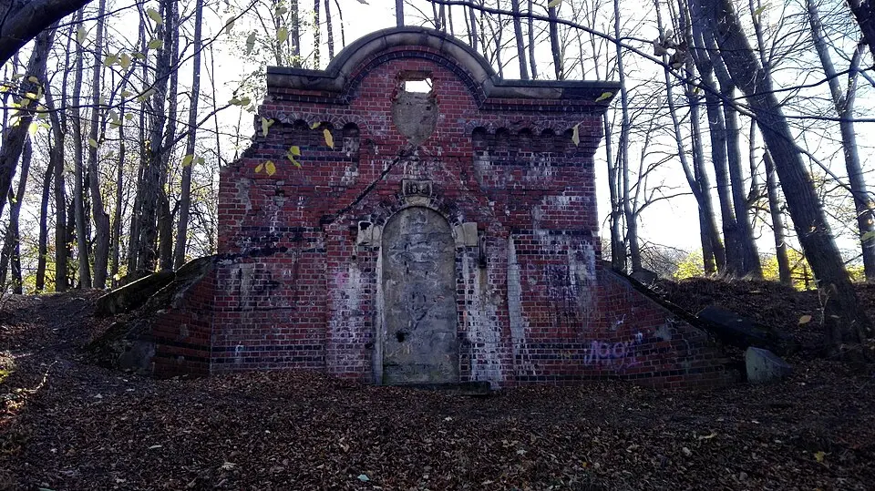 Obrázok: Wlodek k1 · CC BY-SA 3.0 Dawana miejska wieża ciśnień dla Prudnika z 1893 r.