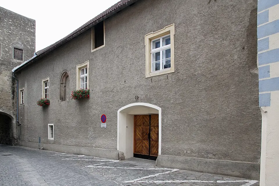 Image: C.Stadler/Bwag · CC BY-SA 3.0 Ehem. Pfarrhof der Kunigundenkirche und Presshaus